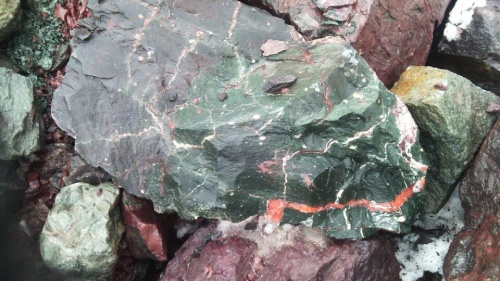 Гигантские зелёные валуны для ландшафтного дизайна весом более 5 тонн купить в Чехову