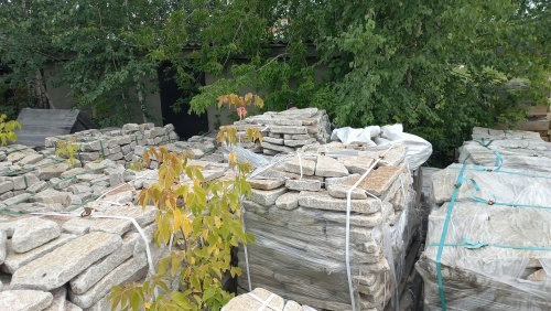 Плитняк галтованный гранитный для ландшафтного дизайна купить в Чехову