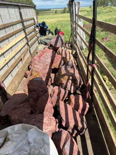 Ландшафтные глыбы красно-фиолетовые 200-1000 килограмм купить в Чехову