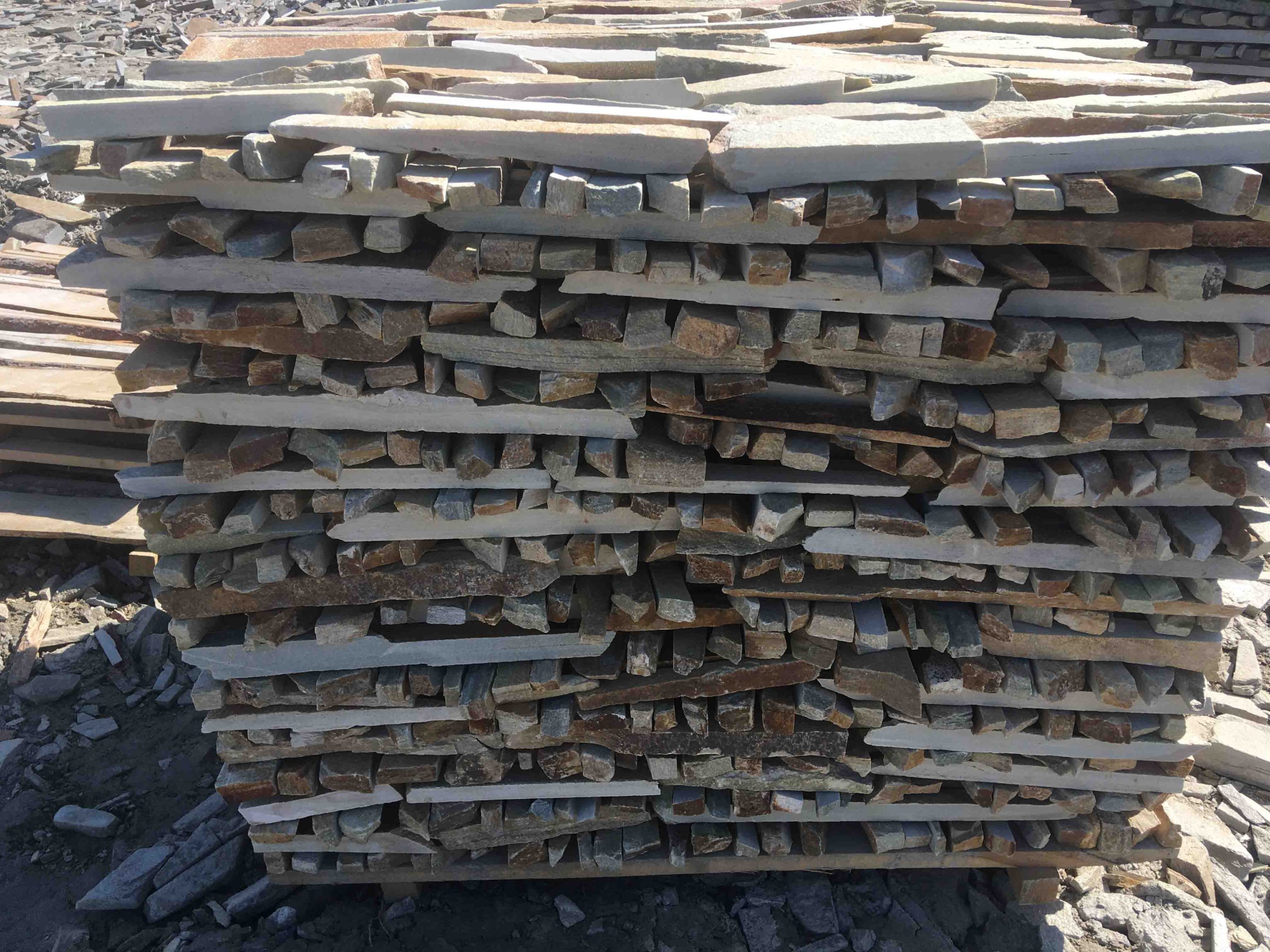 Горбушка златолит золотистый для облицовки купить в Чехову