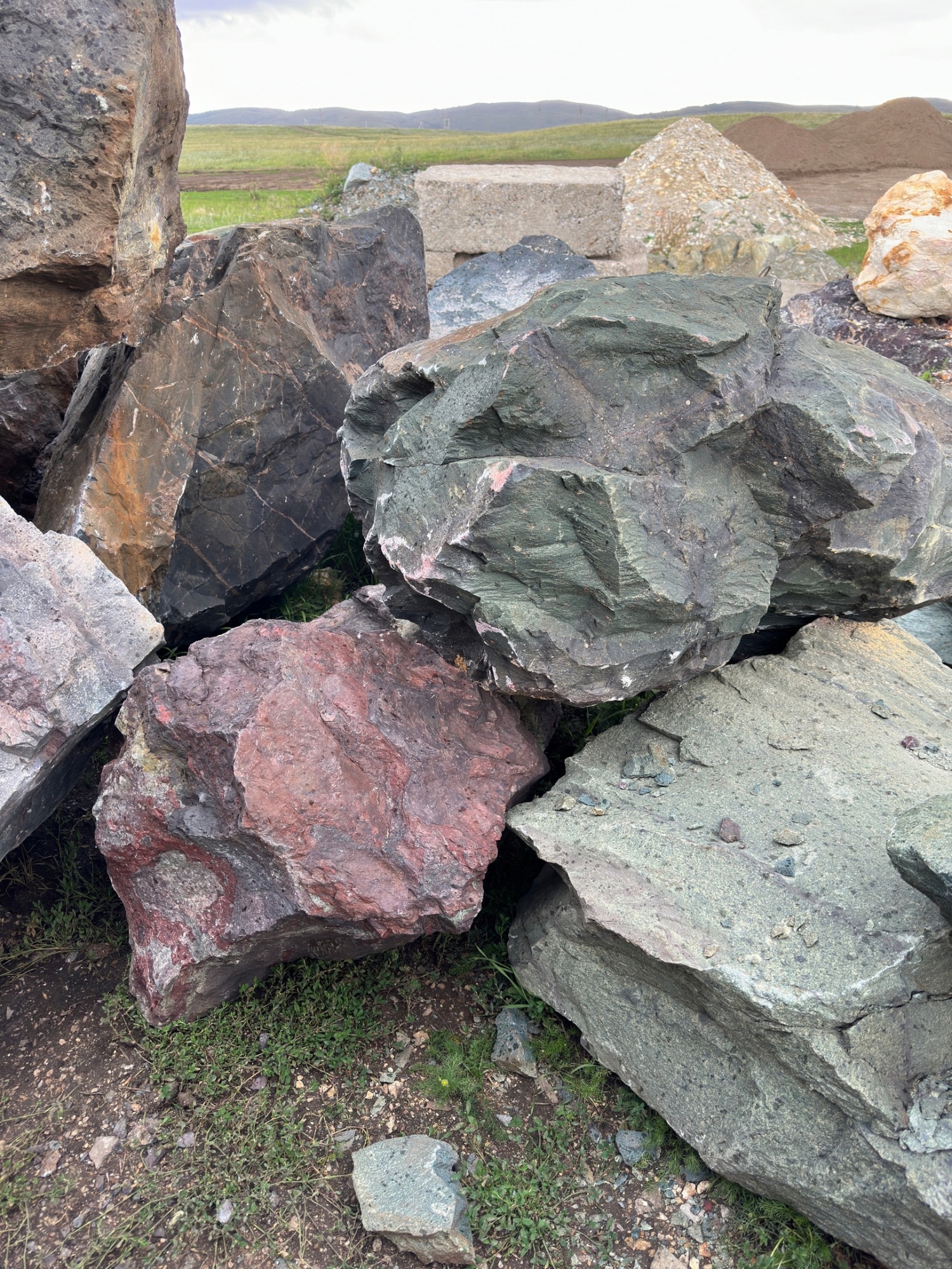 Камни для ландшафтного дизайна зелёные 10-60 килограмм купить в Чехову