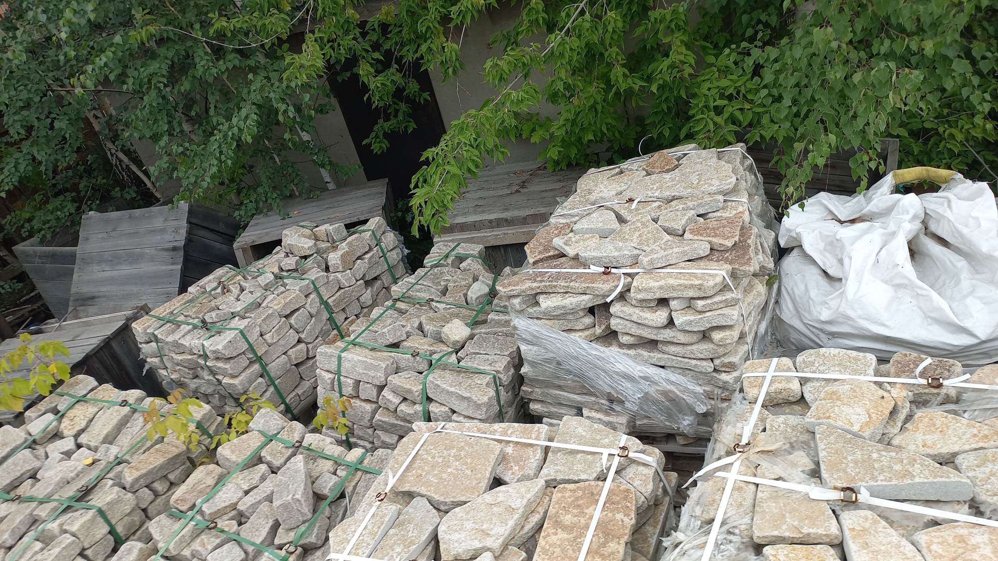 Плитняк гранитный галтованный купить в Чехову