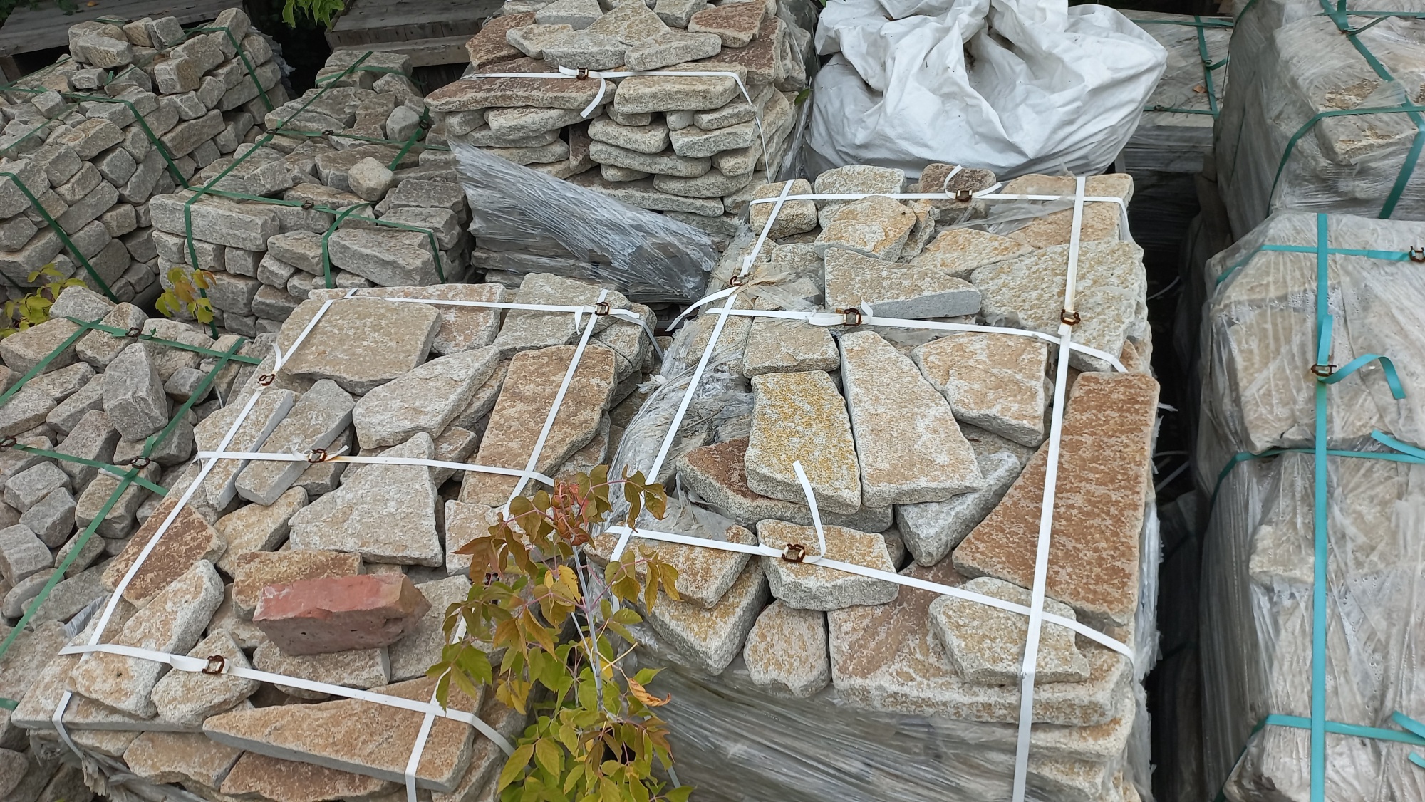 Плитняк гранитный галтованный купить в Чехову