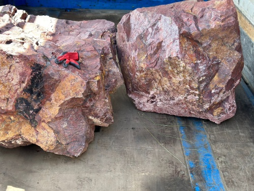 Ландшафтные глыбы красно-фиолетовые 200-1000 килограмм купить в Чехову