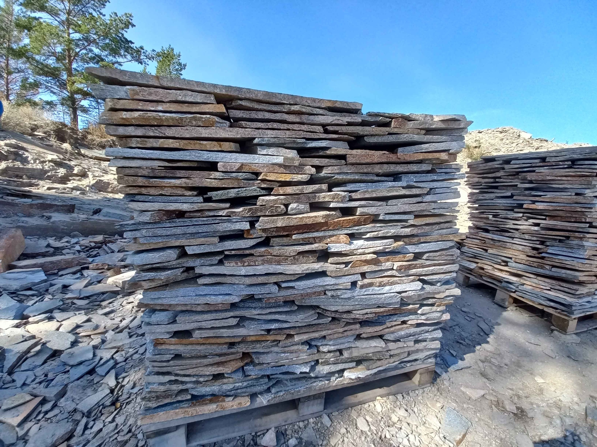 Плитняк златолит серебристый для фасада купить в Чехову