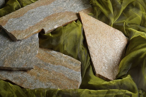 Плитняк златолит Уральский для цоколя, отмостки купить в Чехову