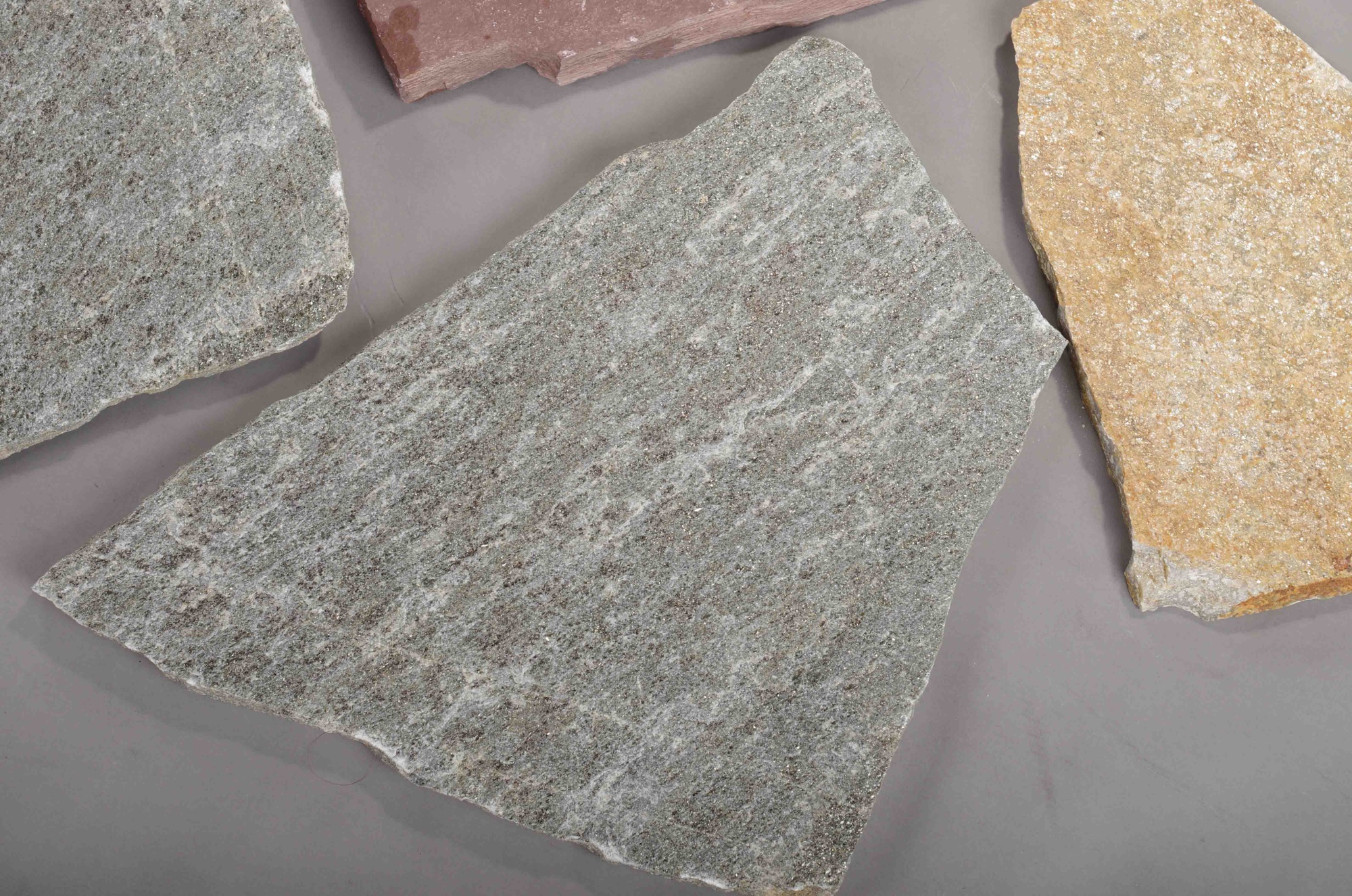 Плитняк златолит Уральский  для фасада купить в Чехову